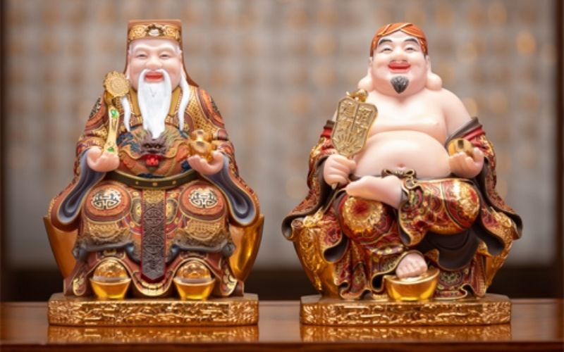 Văn khấn tại ban Thần Tài ngày 10 tháng giêng năm Bính Ngọ